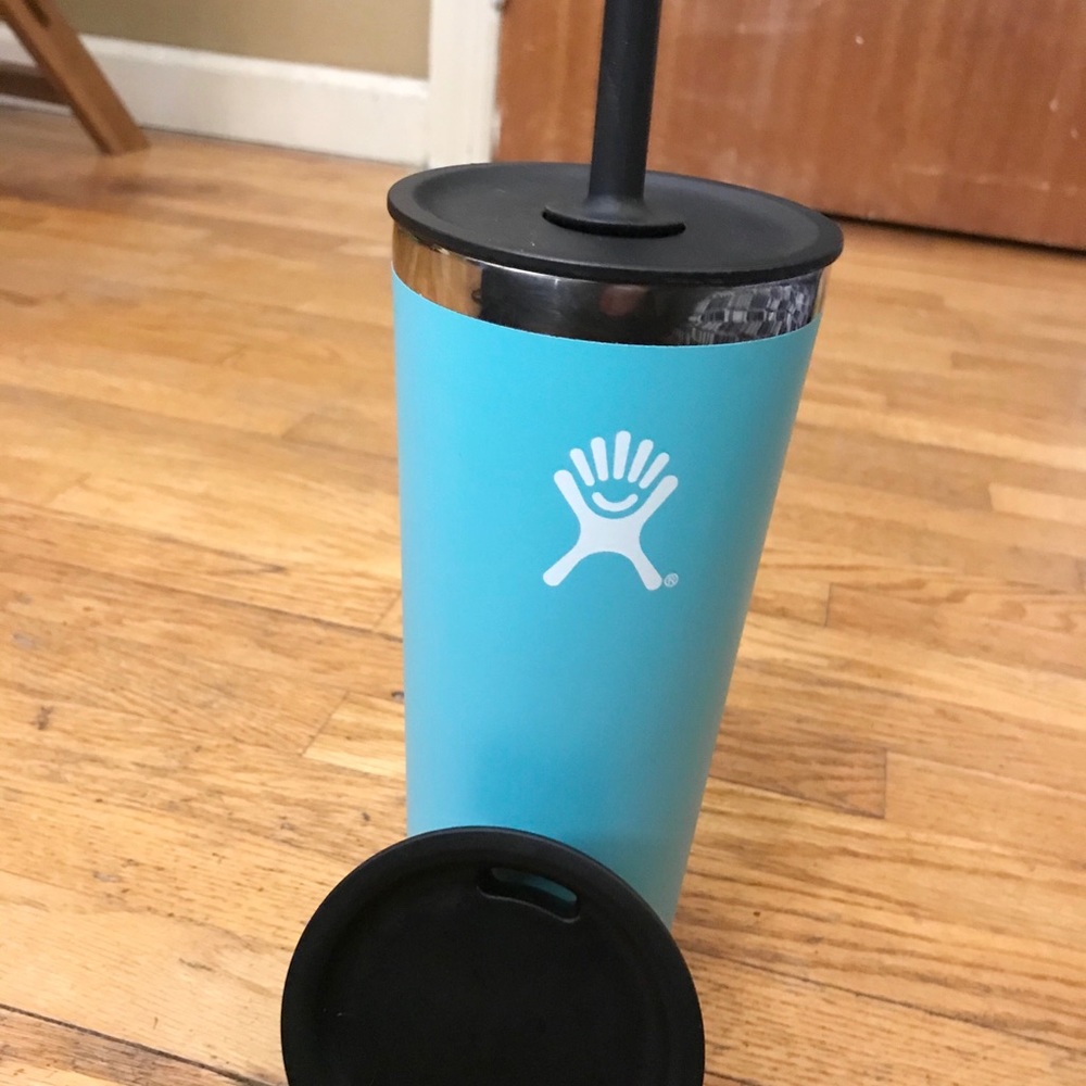 22 oz Hydroflask Tumber with two lid